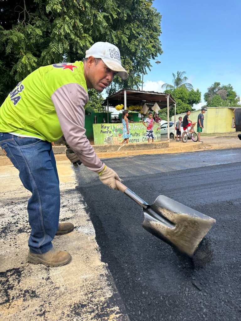 Alcaldes de Caroní y Casacoima inspeccionaron vía de Río Claro | Diario El Luchador