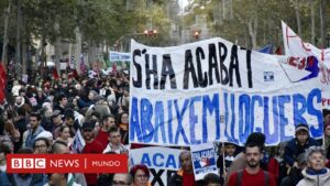 Alquileres | "Se acabó. Bajemos los arriendos": la masiva protesta en Barcelona para exigir que se respete el derecho a la vivienda
