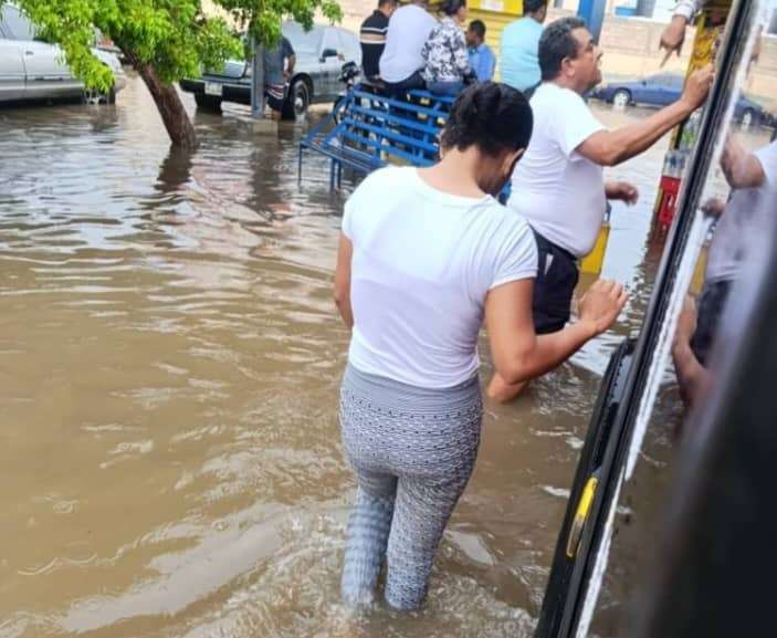 Aproximadamente 65 litros de agua por metro cuadrado cayeron en Maracaibo y San Francisco | Diario El Luchador