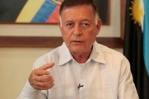 Arias Cardenas se retira de la Embajada de Venezuela en México sin explicar razones