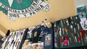 Armas cortopunzantes artesanales, drogas y todo lo que encontraron las autoridades en un centro de formación para menores infractores