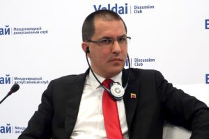 Arreaza criticó que Brasil no "respete los principios de las relaciones internacionales"