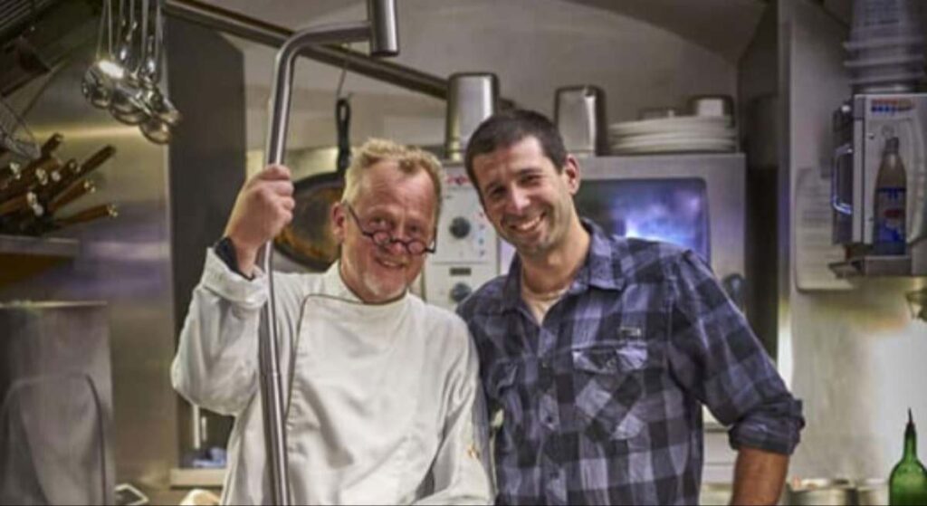 Así es el dispositivo que ha permitido volver a andar (y cocinar) a este reputado chef austríaco