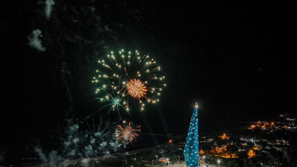 Atlántico da la bienvenida a la Navidad con dos espectáculos de luces en sus monumentos emblemáticos