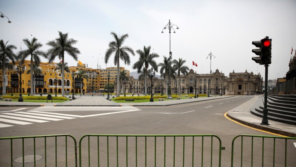 Autoridades peruanas blindan Lima por cumbre APEC y en medio de amenazas de protestas