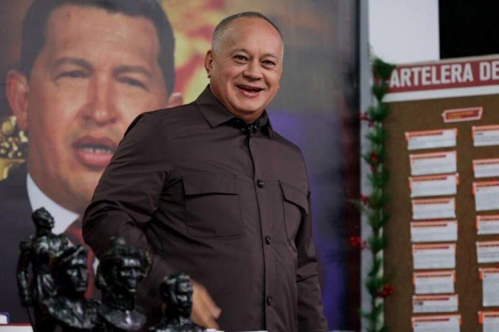 Cabello amenazó a EGU tras mostrar las esposas que le entregará