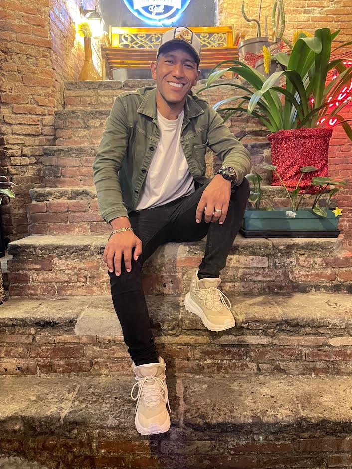 Cantautor Jonathan Piñero brilla con composiciones que traspasan fronteras
