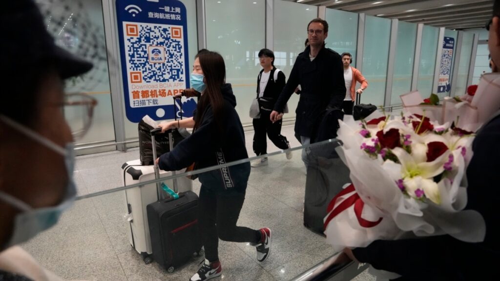 China amplía entrada sin visa a ciudadanos de otros 9 países para impulsar su economía