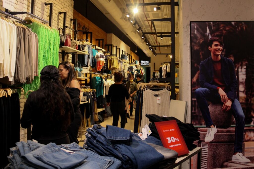 Comerciantes utilizan el sistema de apartado y las cuotas para impulsar las ventas decembrinas