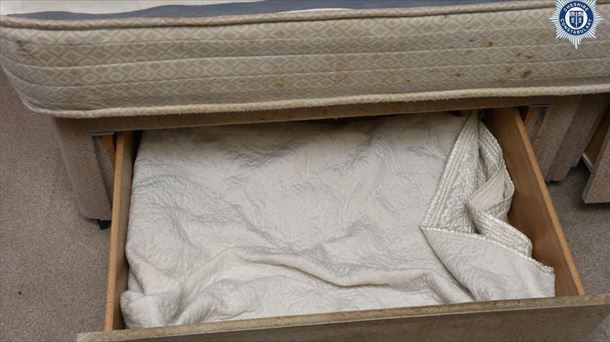 Condenada a siete años de cárcel una mujer que tuvo a su bebé en un cajón durante tres años