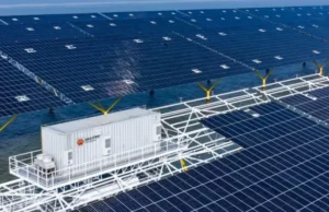 Conectaron primer lote de paneles de la mayor central solar marítima