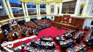 Congreso de Perú destituye a Rómulo Mucho entre protestas – DW – 27/11/2024