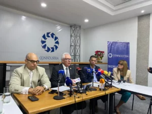 Conindustria: 350 empresas públicas pasarán a manos privadas
