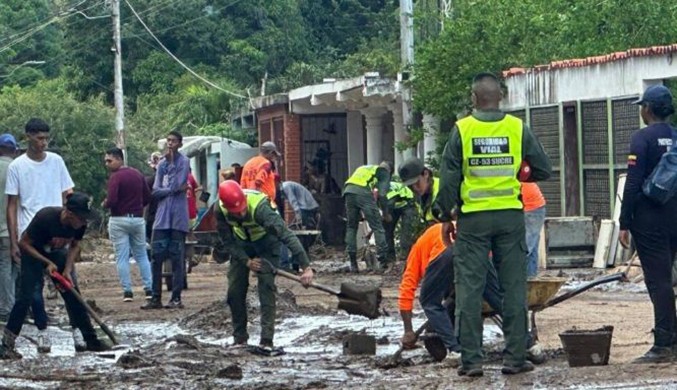 Continúa despliegue para atender a afectados por lluvias en Sucre