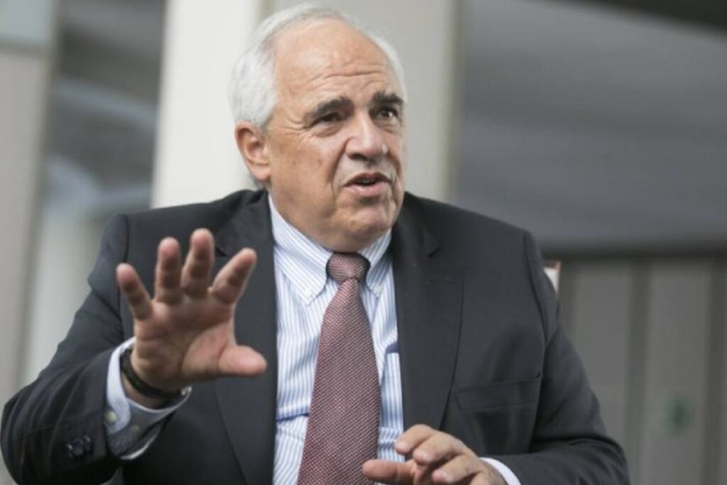 "Convertir a Edmundo González en Guaidó II no ayuda a la crisis venezolana", dijo Samper 