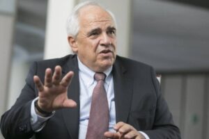 "Convertir a Edmundo González en Guaidó II no ayuda a la crisis venezolana", dijo Samper