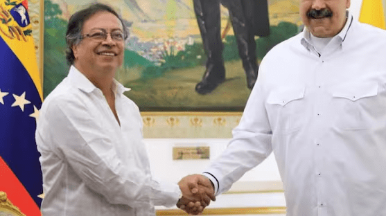 Critican a Petro por justificar la falta de trasparencia en Venezuela