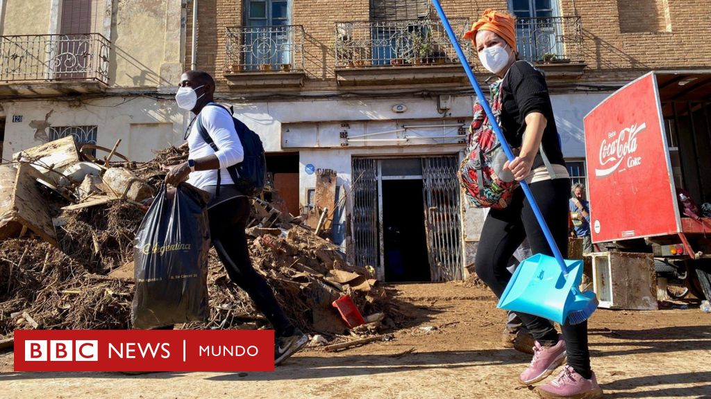 Dana en Valencia | “Solo el pueblo salva al pueblo”: el lema de rabia y resiliencia que se extiende en las zonas arrasadas de Valencia