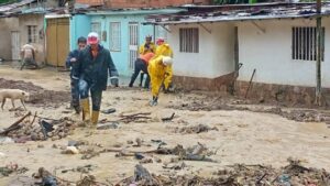 Desalojan a 11 familias por crecida de quebrada en Táchira