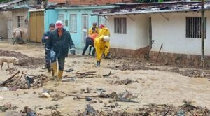 Desalojan a 11 familias por crecida de una quebrada en Táchira