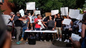Desalojan familias de venezolanos y colombianos en Colorado