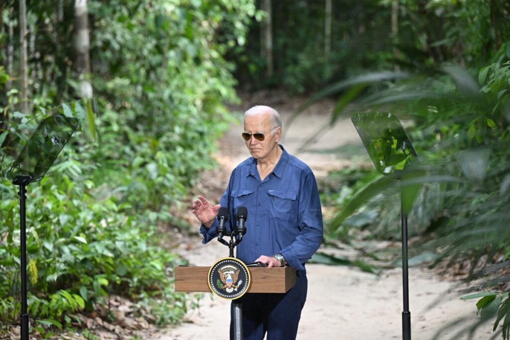 Desde la Amazonía, Biden llama a proteger la selva y desafía a Trump - AlbertoNews