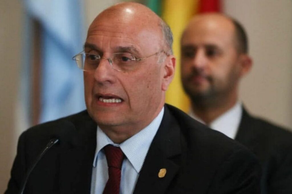 Desmienten muerte de Williams Dávila: sigue internado en la clínica