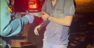 Detención de un saqueador en Picanya (Valencia) que andaba robando baterías, catalizadores y llantas de coches.
