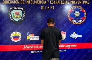 Detienen a hombre que ofrecía dólares a estudiantes para sesiones de fotos eróticas