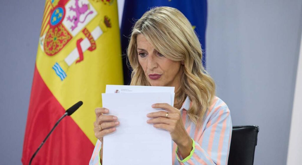 Díaz avanza un acuerdo con los sindicatos para reducir la jornada laboral y el martes reunirá a expertos para subir el SMI