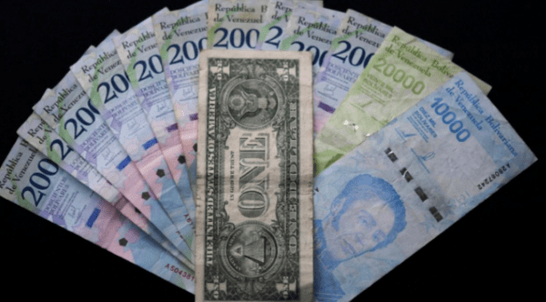 Dólar oficial cerró en Bs.44,18: el bolívar se depreció 16% en un mes luego de 3 trimestres de estabilidad