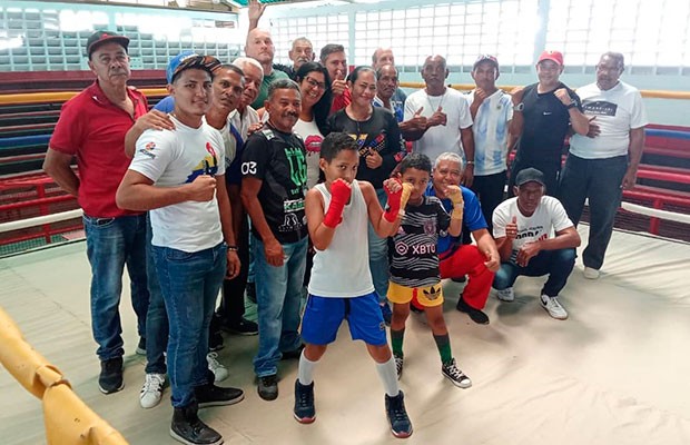 Donación de lona revitaliza el cuadrilatero del Luis Beltrán Díaz y fortalece el boxeo aragüeño