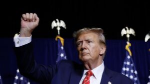 Donald Trump amenazó a los países del BRICS con aranceles de 100% si atentan contra el dólar