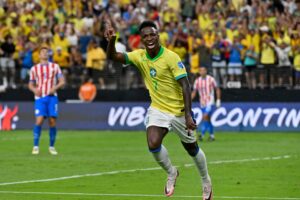Dorival Júnior confirma el once titular ante Venezuela con Vinícius, Raphinha y Savinho