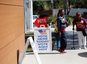 Drones, cristales antibalas y un botón de pánico: Estados Unidos blinda sus centros de votación - AlbertoNews