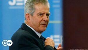 EE.UU. sanciona a exgeneral colombiano por abusos de DD.HH. – DW – 22/11/2024