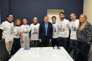 Edmundo González se reunió con familiares de presos políticos