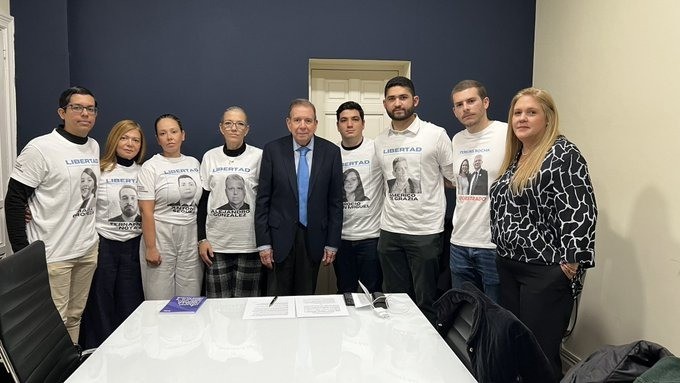 Edmundo González se reunió con familiares de presos políticos: “Mi compromiso con la libertad de todos es inquebrantable” - AlbertoNews