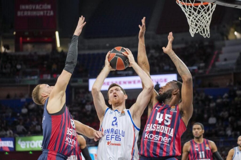 El Baskonia paga caro el mal partido de Markus Howard