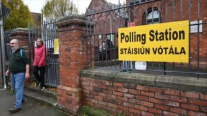 El Sinn Féin toma la delantera en las elecciones generales irlandesas, según encuestas a pie de urna
