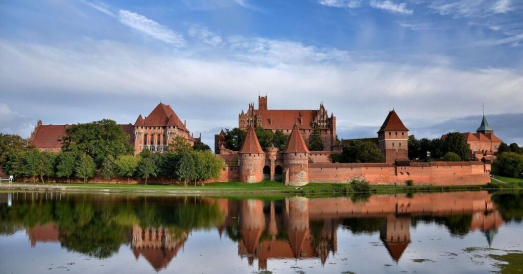 El castillo más grande de Europa también lo es del mundo