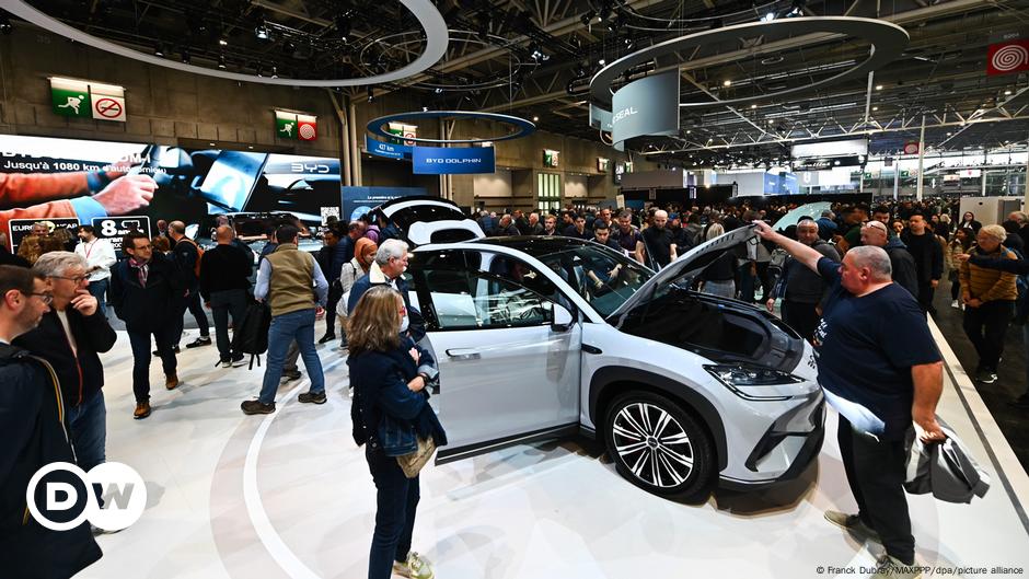 El fabricante chino BYD supera a Tesla en facturación – DW – 30/10/2024
