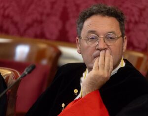 El fiscal general pide interrogar a MAR porque asegura que tuvo acceso a los 'emails' filtrados "antes" que él mismo
