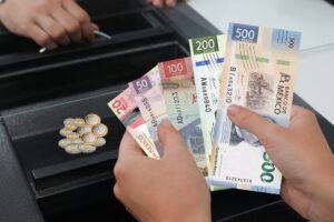 El peso muestra ligera apreciación frente al dólar previo a elección en EE.UU.