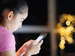 El proyecto que busca limitar el uso de redes sociales a menores de edad en Colombia | Gobierno | Economía
