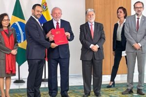 Embajador de Venezuela en Brasil retorna a la nación amazónica tras tensión diplomática