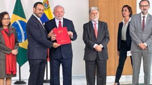 Embajador de Venezuela regresará a Brasil tras llamado a consulta