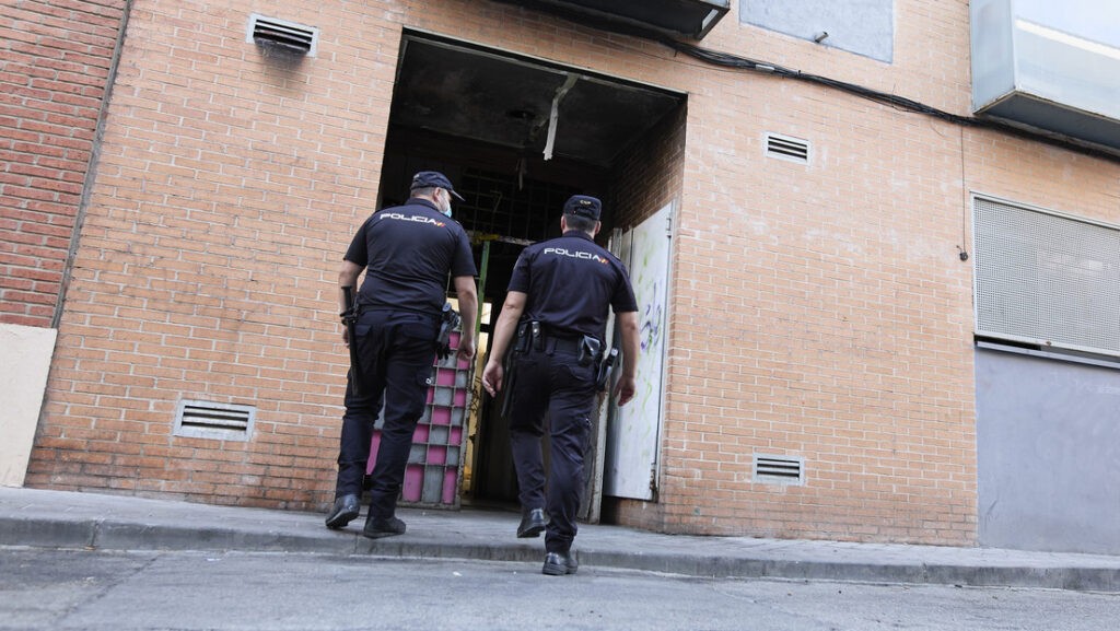 España aprueba una ley que permitirá el desalojo de 'okupas' en pocas horas - AlbertoNews
