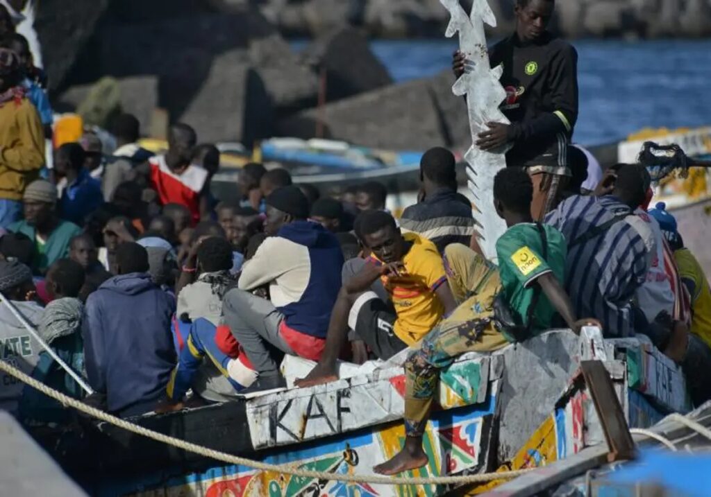 España prevé regularizar a 300 mil migrantes al año