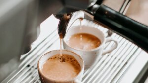 Esta es la cafetera superautomática rebajada en el Black Friday de Cecotec 2024: funciones y precio